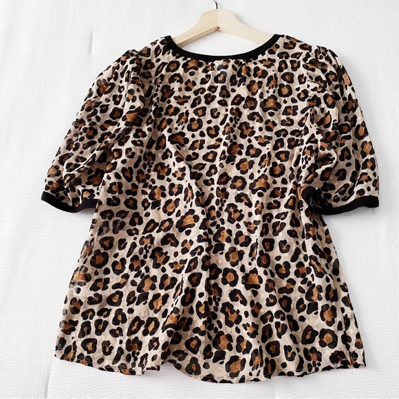 Leopard Print Short Sleeve Textured Top - Picture 6 of 9